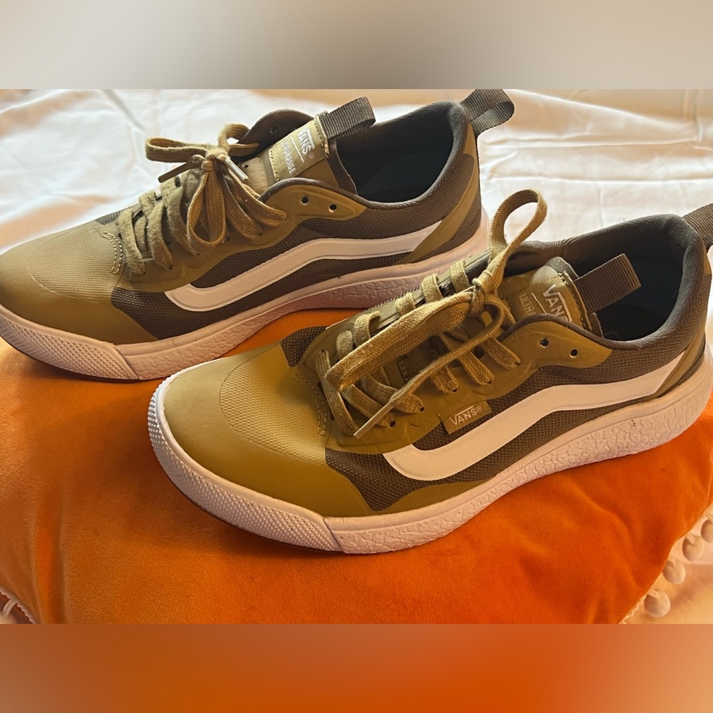Vans Ultra range mustard gold and true white Mens size 7 Womens size 8.5